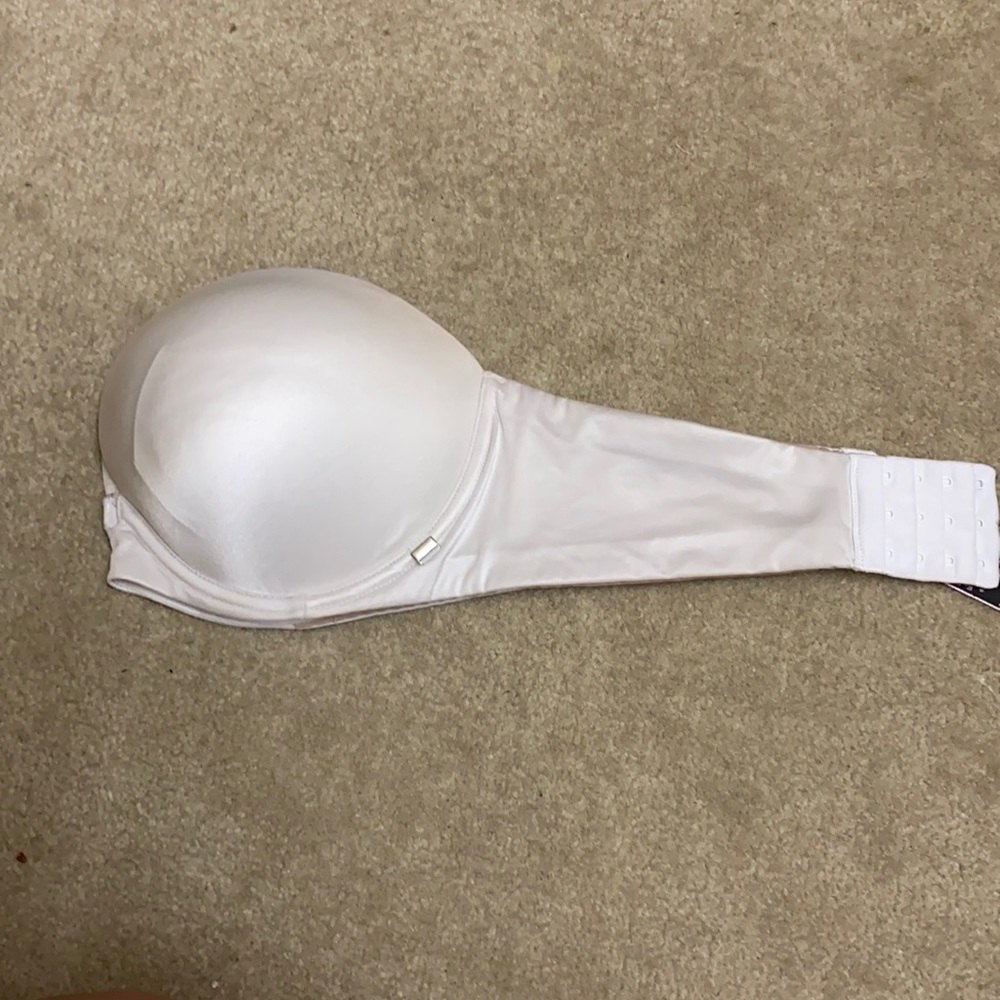 Victoria’s Secret strapless bra